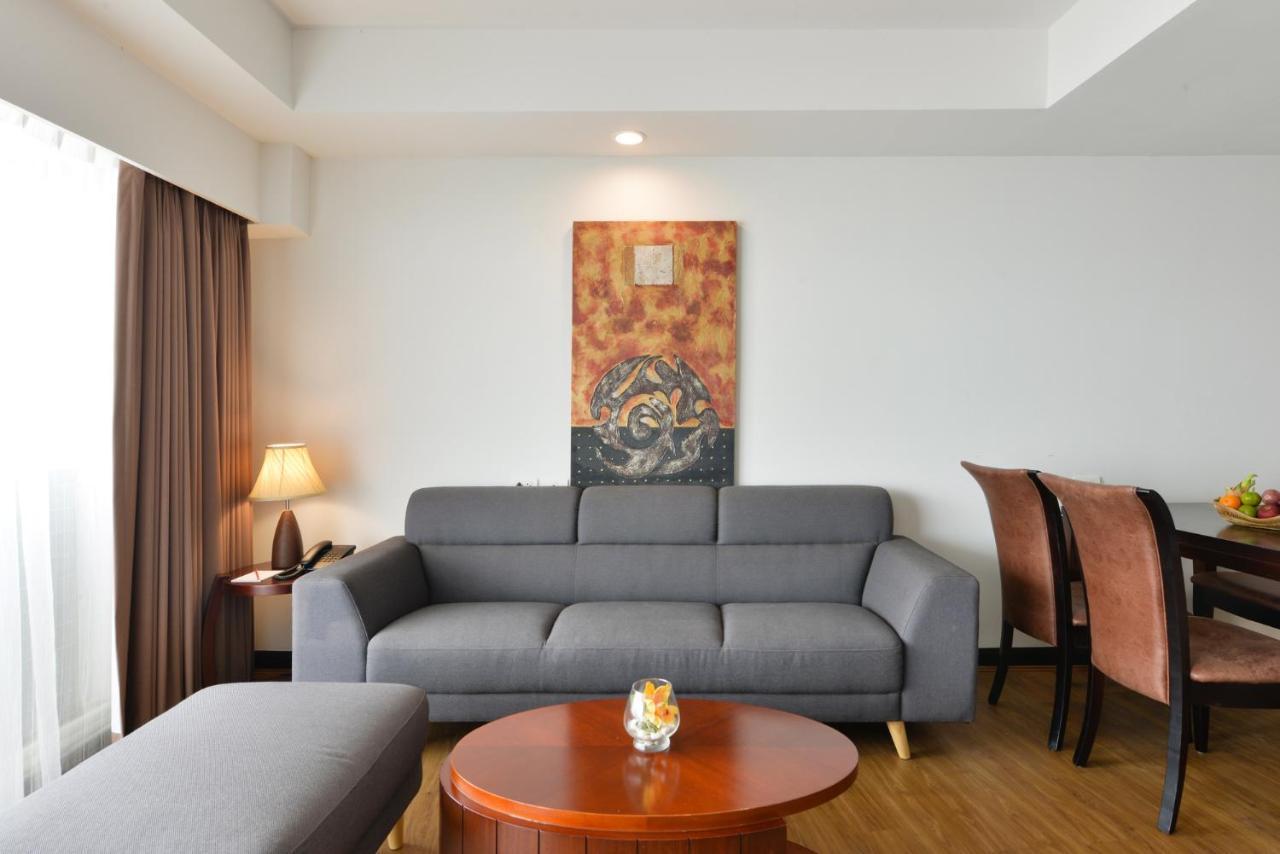 D Varee Jomtien Beach, Pattaya Praia de Jomtien Exterior foto A living room in a serviced apartment in Kuala Lumpur, Malaysia