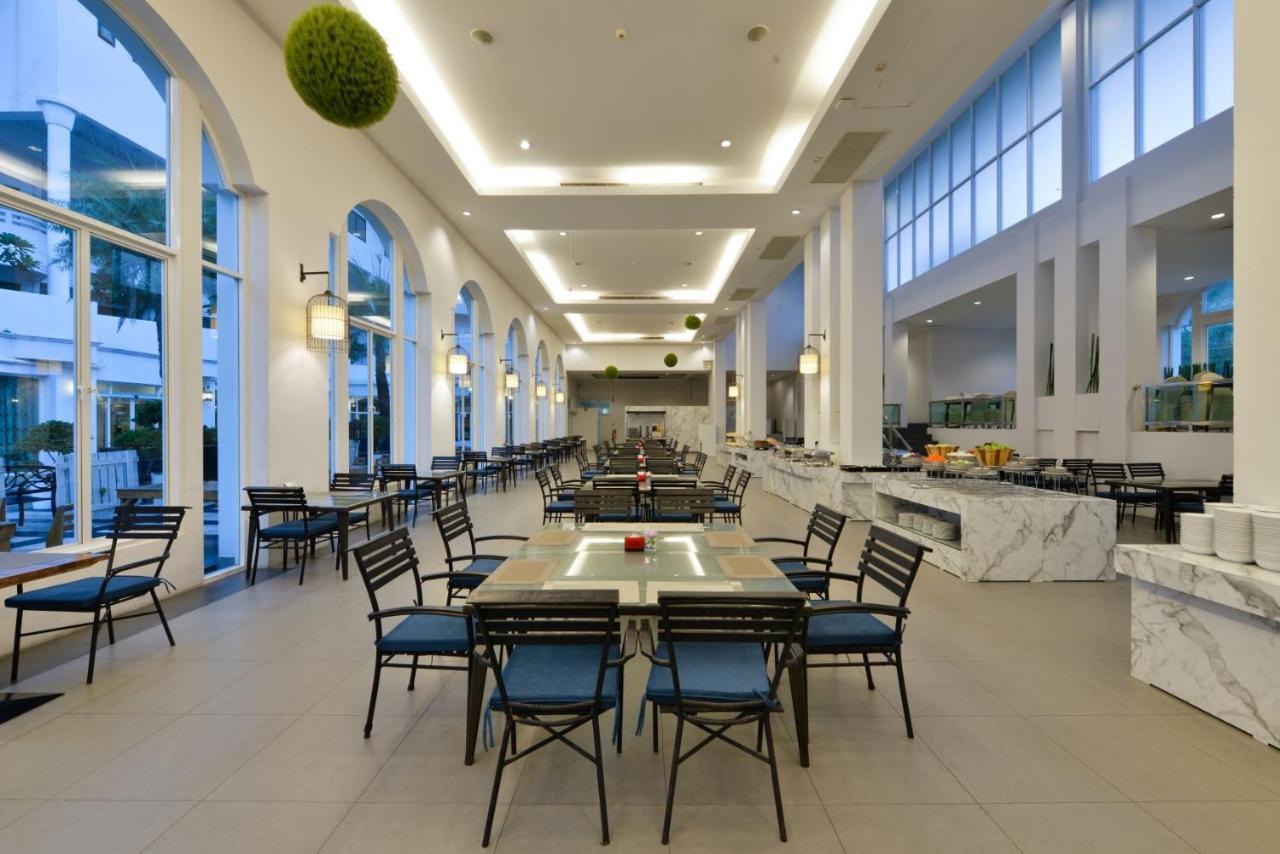 D Varee Jomtien Beach, Pattaya Praia de Jomtien Exterior foto The interior of the hotel