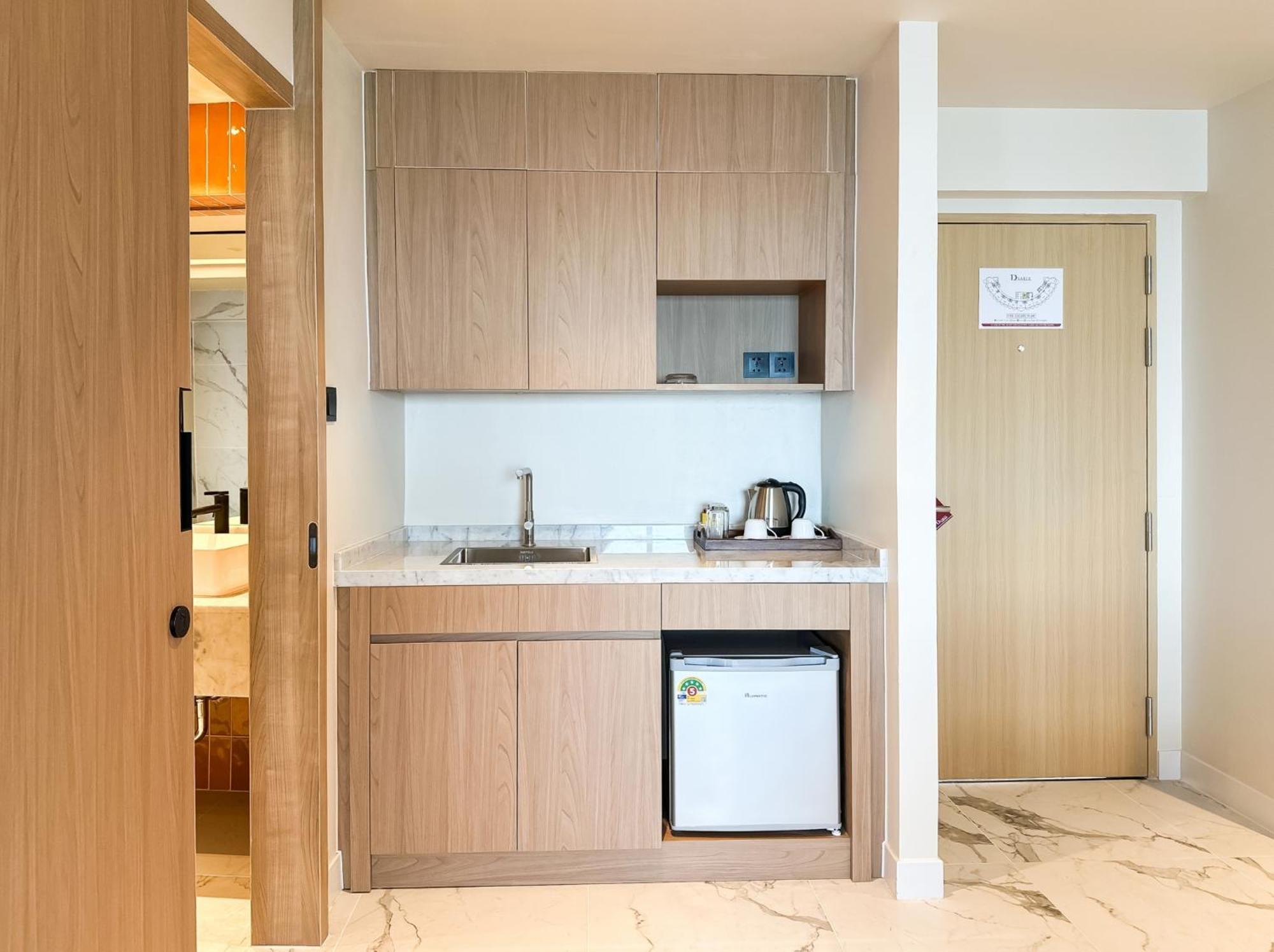 D Varee Jomtien Beach, Pattaya Praia de Jomtien Exterior foto A kitchenette in a hotel room